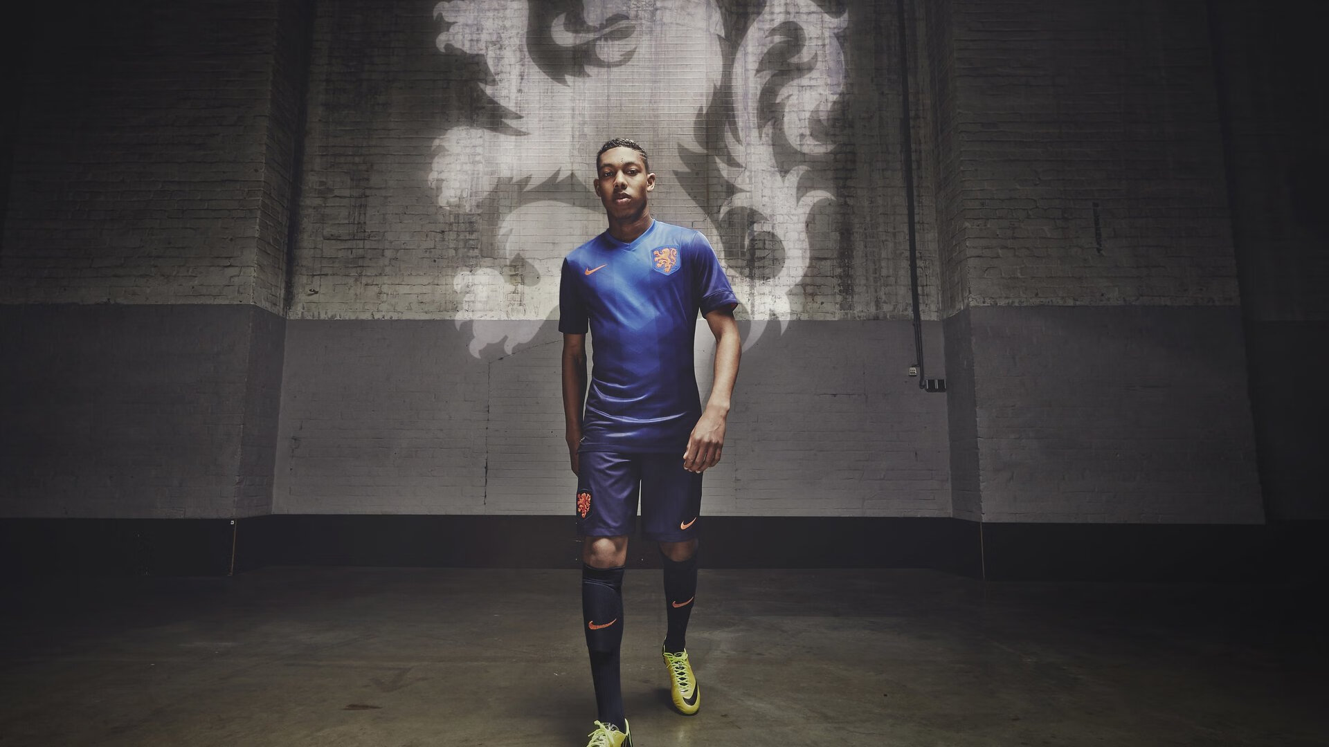 中国足球的场地设施建设规划方案实施方案，我国足球场地设施建设的现实困境及其破解对策